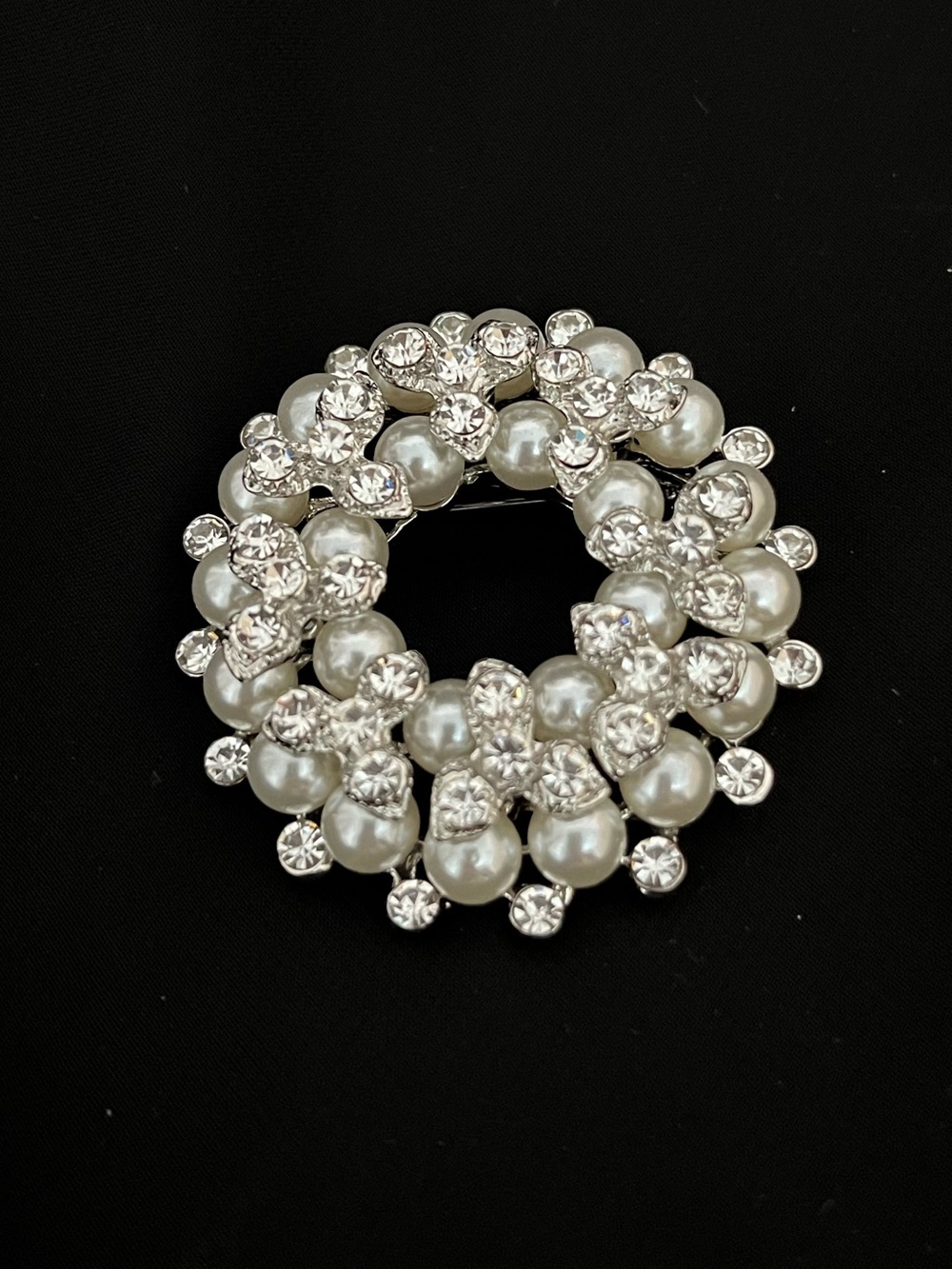 Pearl & Crystal Circle Brooch - Silver Tone